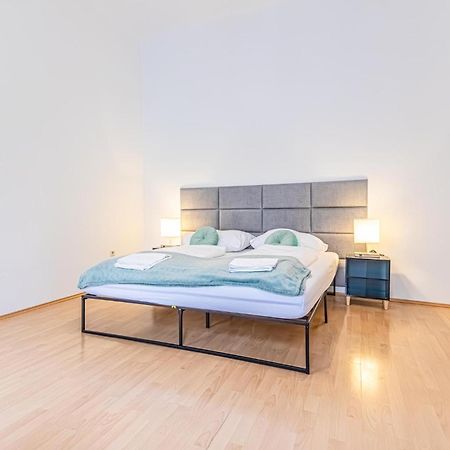 City-Linked 2Br Apartment Near Wiener Stadthalle Exterior photo