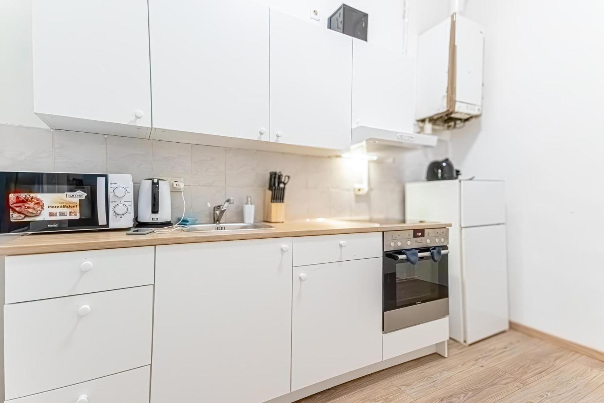 City-Linked 2Br Apartment Near Wiener Stadthalle Exterior photo
